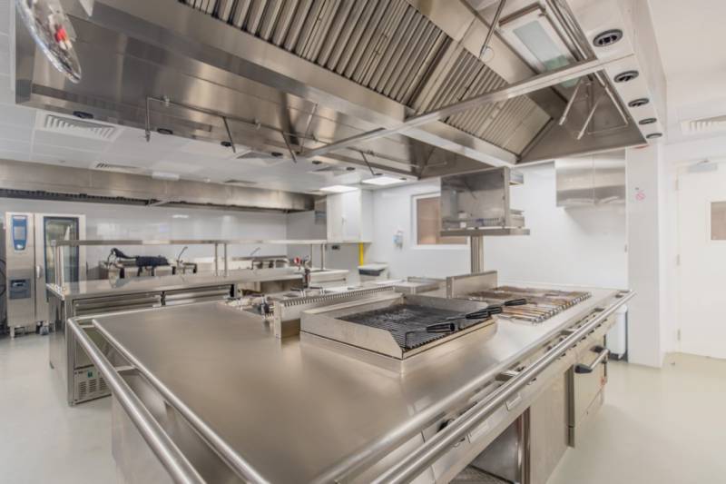 Installation de cuisines professionnelles pour restaurants et hôtels à Cannes